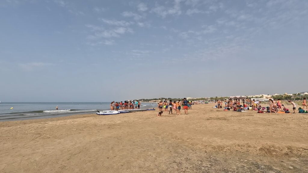 Una maravillosa jornada de surf inclusivo con los pekes de Fundación Marianao Una maravillosa jornada de surf inclusivo con los pekes de Fundación Marianao
