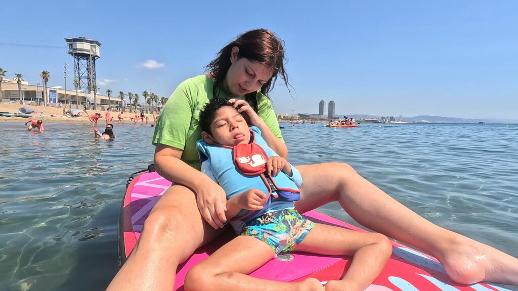 Una jornada inolvidable: Rompiendo barreras y creando sonrisas en el mar Una jornada inolvidable: Rompiendo barreras y creando sonrisas en el mar
