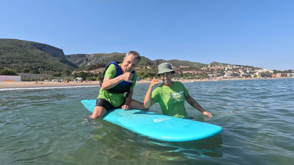 Beneficios Terapéuticos del Surf y el SUP para Pacientes con ELA